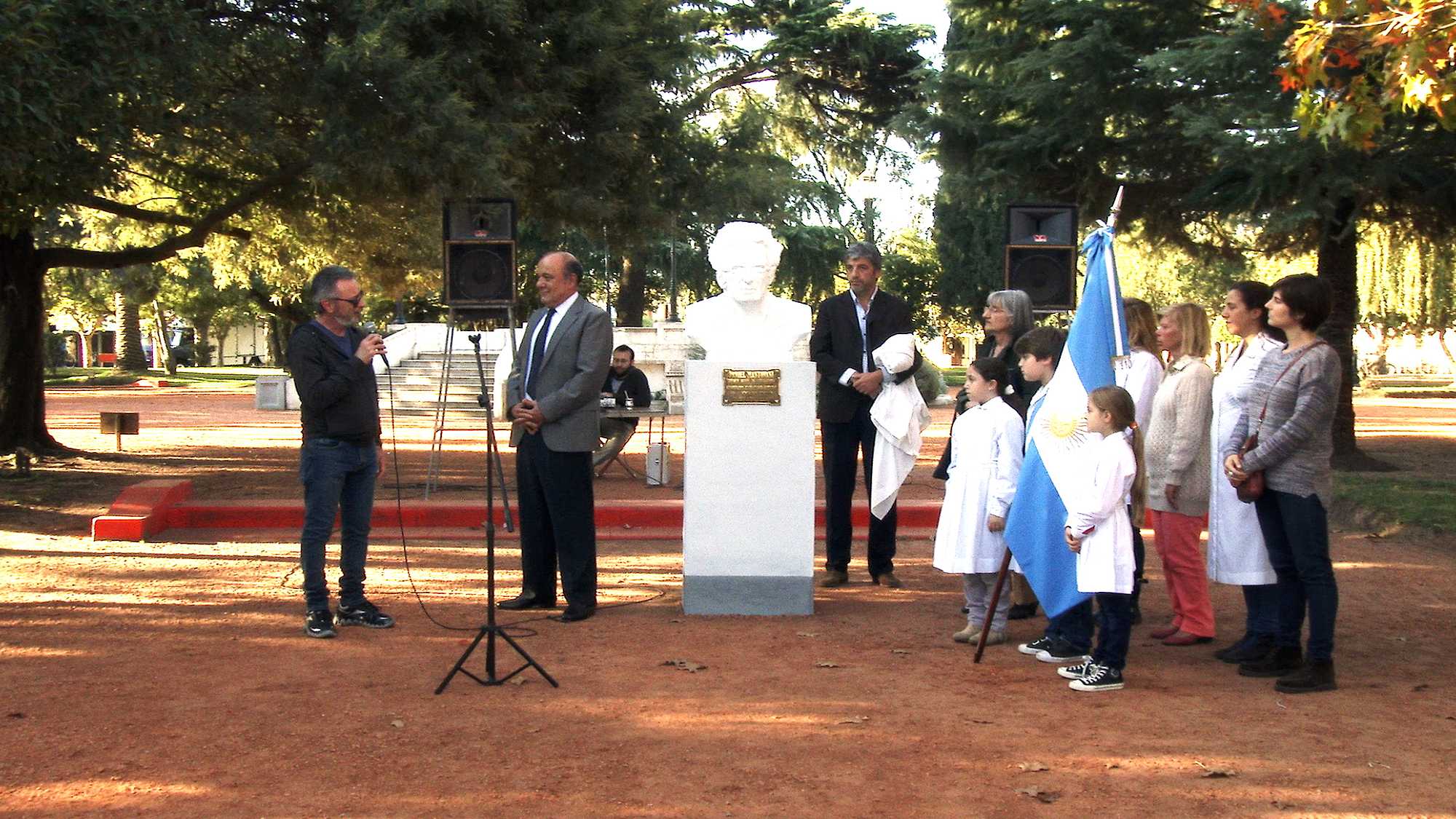 The Distinguished Citizen (image 4)