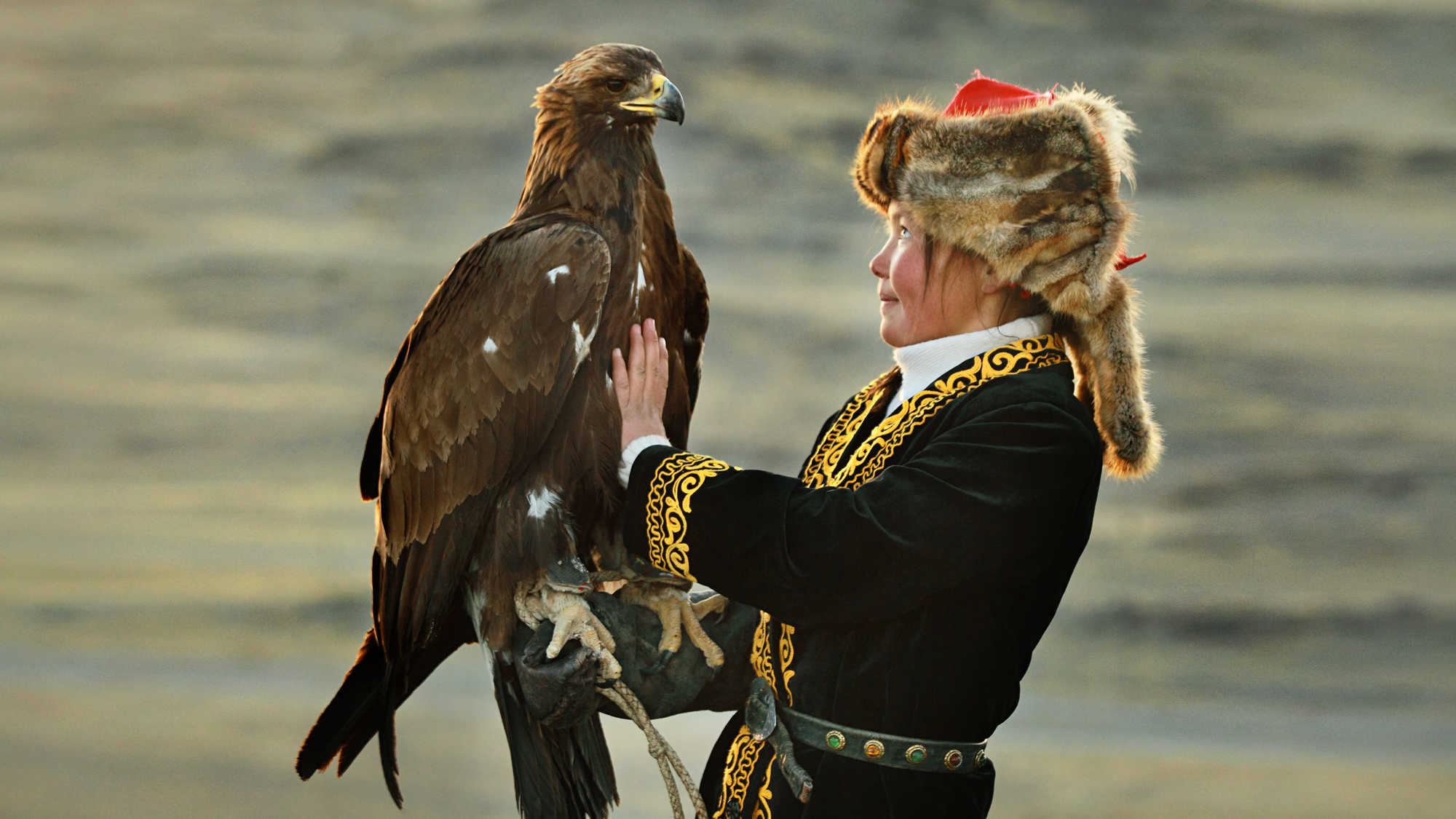The Eagle Huntress (image 3)