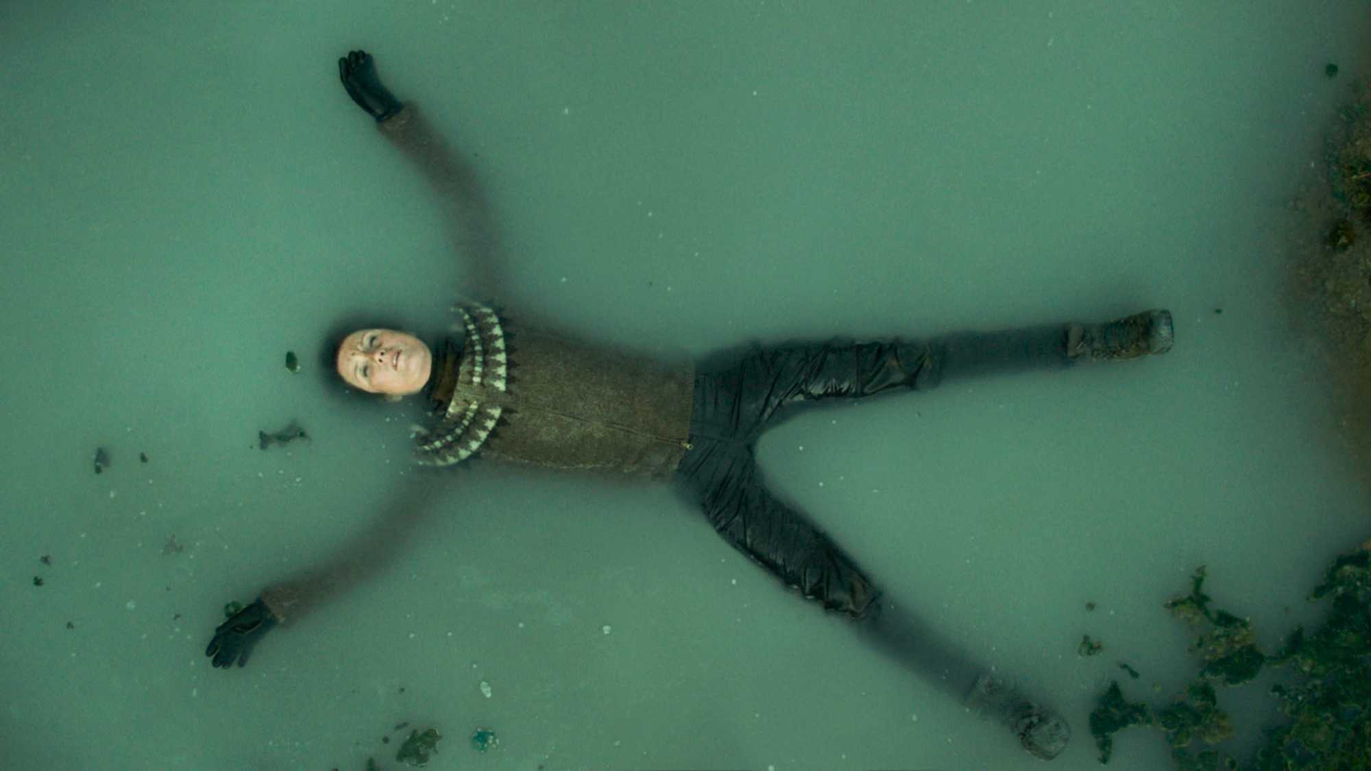 Woman at War (image 2)