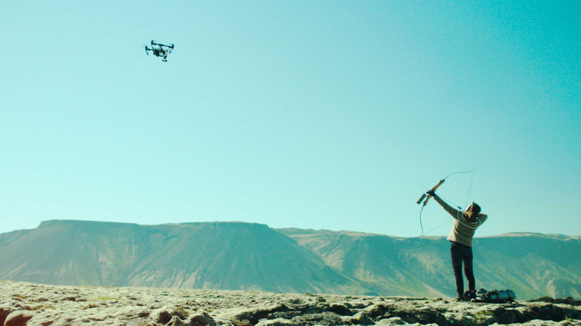 Woman at War (image 3)