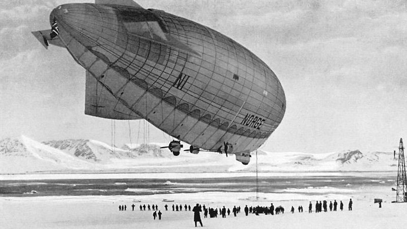 The Flight of the Airship 'Norge' over the Arctic Ocean (image 1)