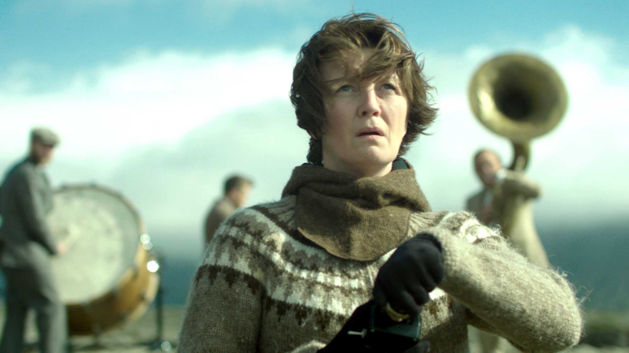 Woman at War (image 1)
